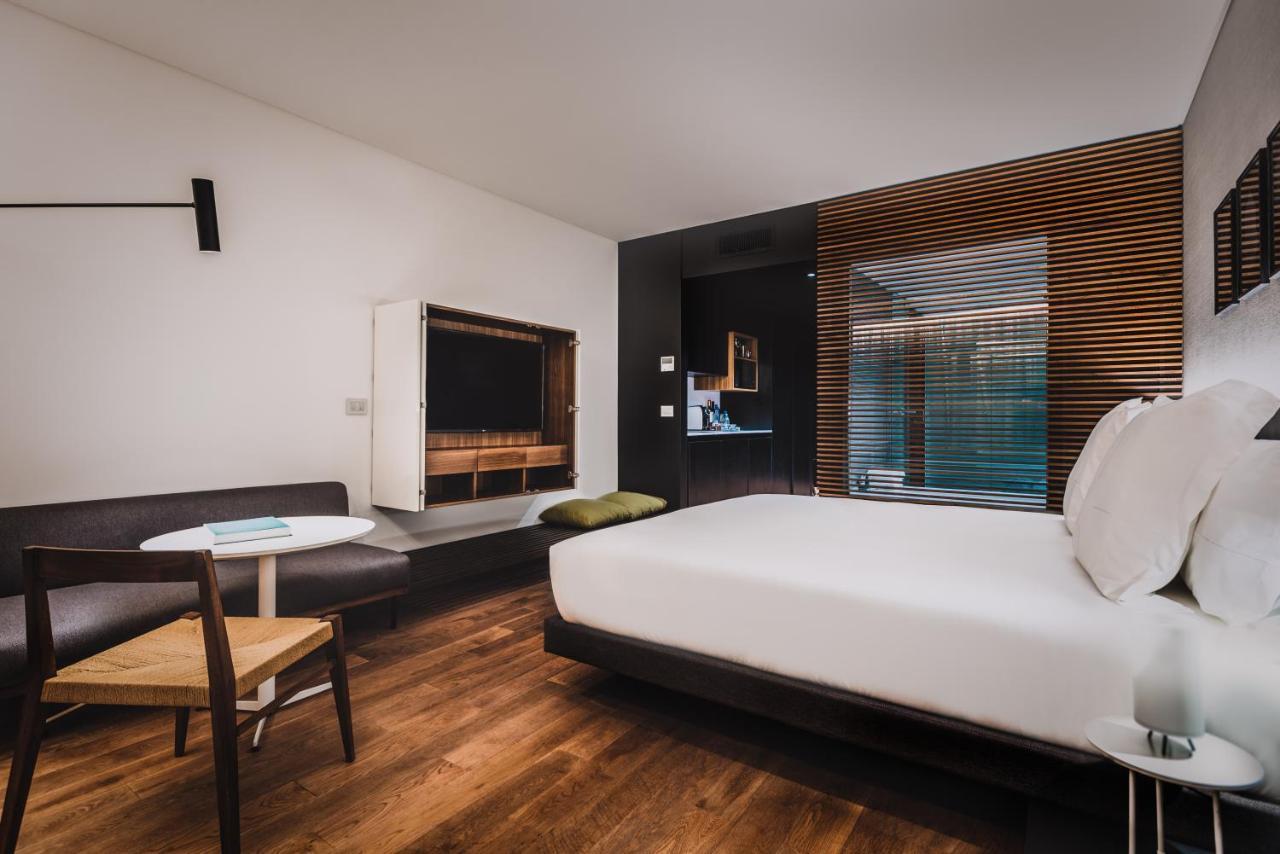 Sls Buenos Aires Puerto Madero Ξενοδοχείο Εξωτερικό φωτογραφία A room at the hotel