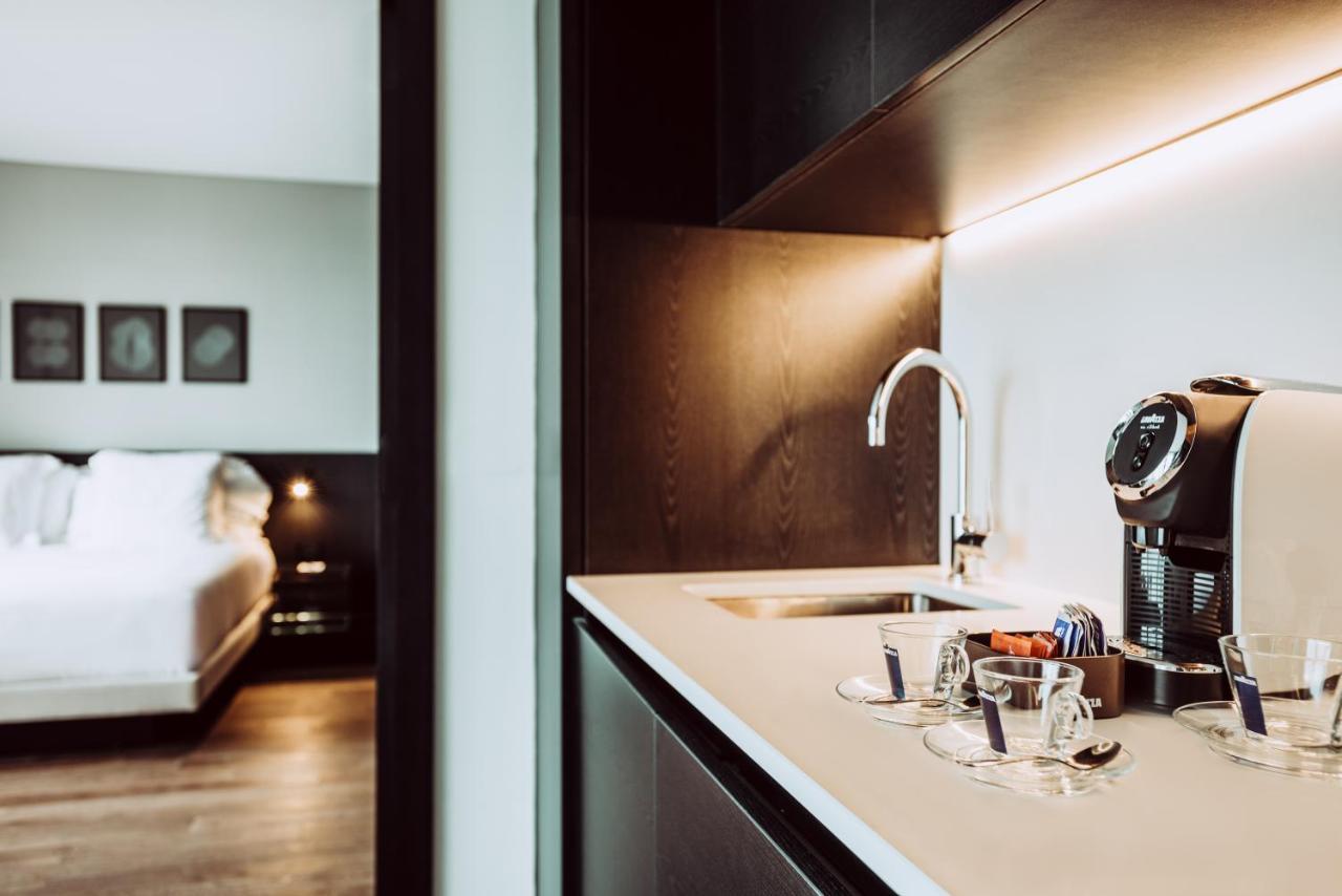 Sls Buenos Aires Puerto Madero Ξενοδοχείο Εξωτερικό φωτογραφία A Nespresso machine in a hotel room