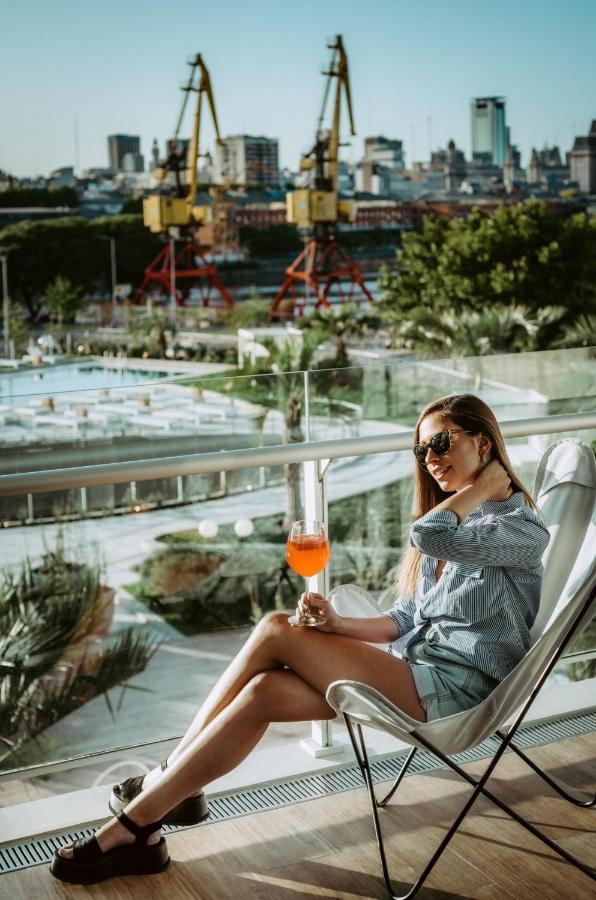 Sls Buenos Aires Puerto Madero Ξενοδοχείο Εξωτερικό φωτογραφία A woman drinking an Aperol Spritz