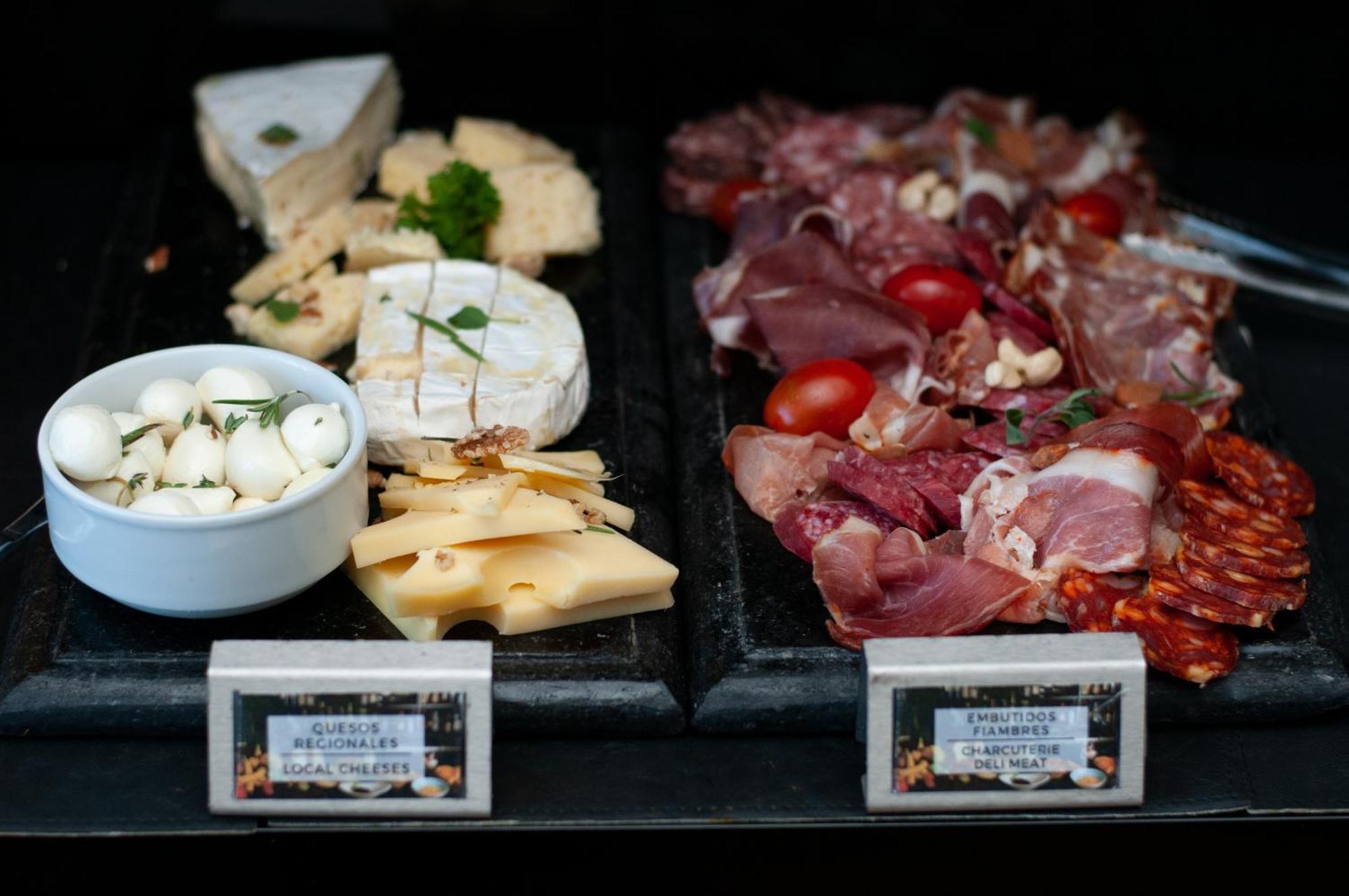 Sls Buenos Aires Puerto Madero Ξενοδοχείο Εξωτερικό φωτογραφία Cheese and cold cuts