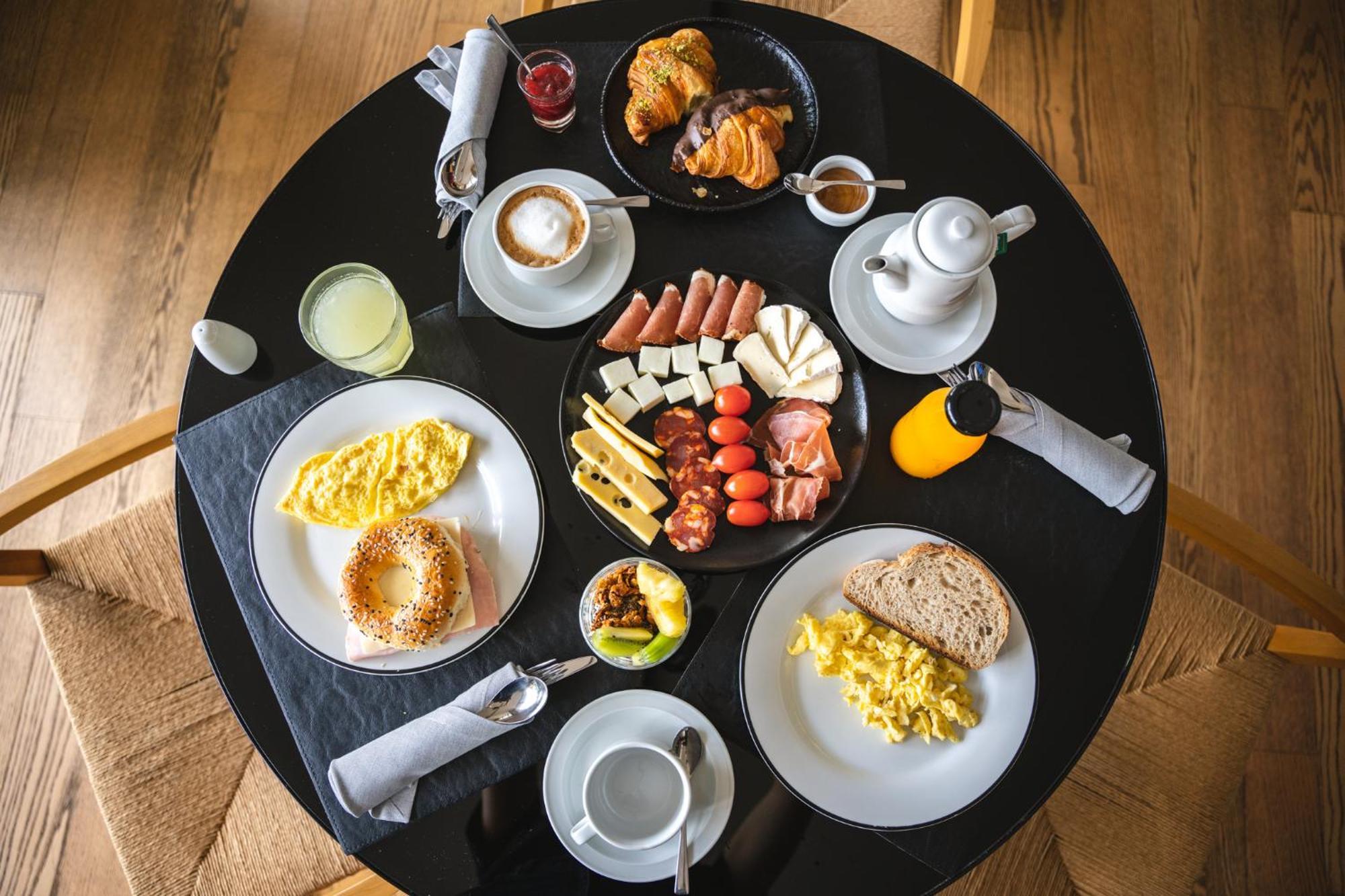 Sls Buenos Aires Puerto Madero Ξενοδοχείο Εξωτερικό φωτογραφία A typical breakfast in the UK