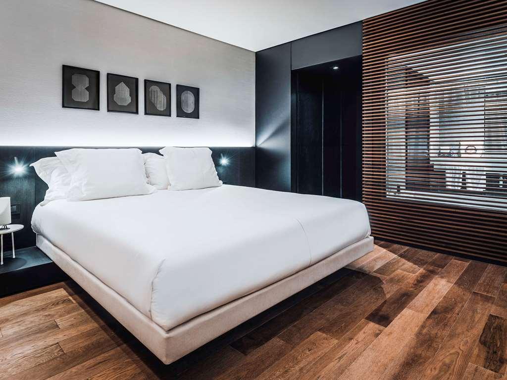 Sls Buenos Aires Puerto Madero Ξενοδοχείο Δωμάτιο φωτογραφία A bedroom at the hotel