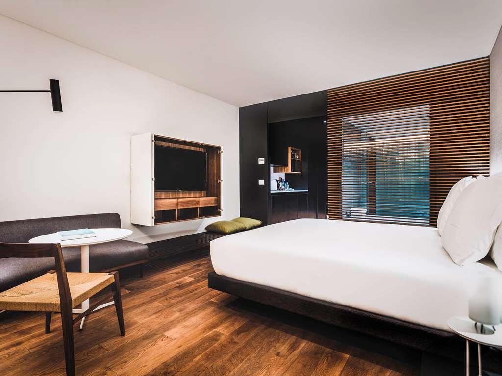 Sls Buenos Aires Puerto Madero Ξενοδοχείο Δωμάτιο φωτογραφία A room at the hotel