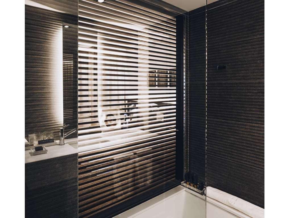 Sls Buenos Aires Puerto Madero Ξενοδοχείο Δωμάτιο φωτογραφία A shower enclosure